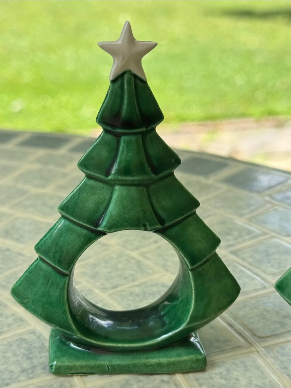 Green Ceramic Christmas Tree Napkin Rings Vintage 4.5” tall set of 2